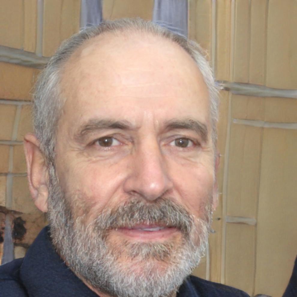 Retrato profesional de Gaspar Echeverría, fundador y CEO